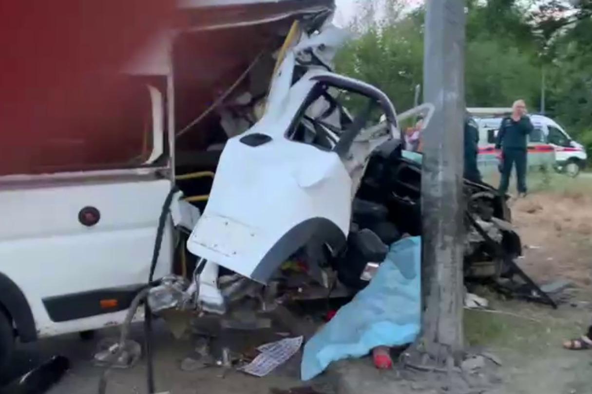 Появилось видео с места страшного ДТП с маршруткой в Волгограде - 27 мая  2023 - V1.ру