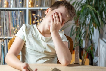 «Как наказать 16-летнего сына за кражу денег у отца? Он ведь уже взрослый, чтобы понимать последствия»