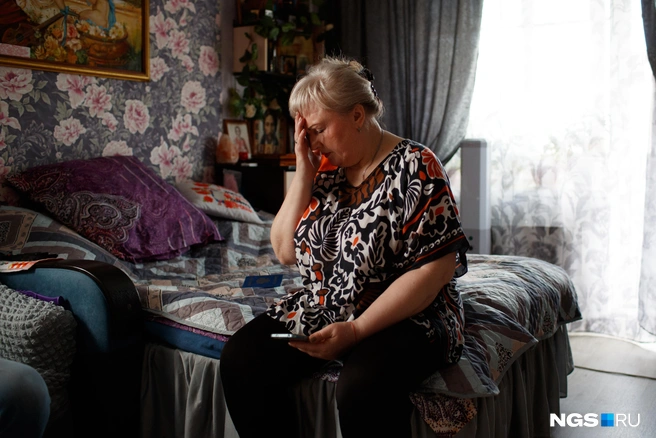 Елена — инвалид первой группы, и ей сложно постоянно ходить выкидывать мусор на улицу | Источник: Андрей Бортко / NGS.RU