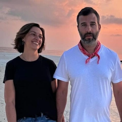 Иван Ургант опубликовал редкие кадры с женой в честь 20-й годовщины отношений