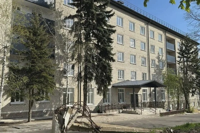 В Донском начали устанавливать мебель в общежитии