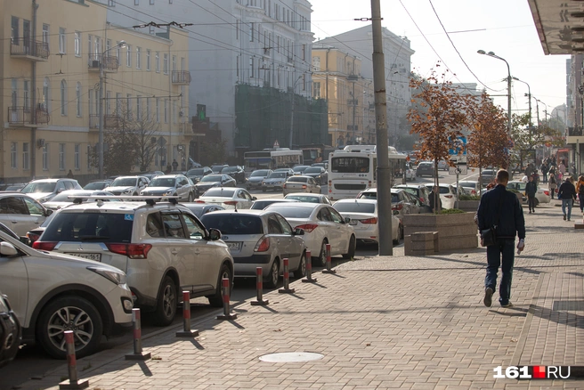 Припаркованные авто без номеров или со скрытыми номерами будут эвакуировать | Источник: Евгений Вдовин / 161.RU