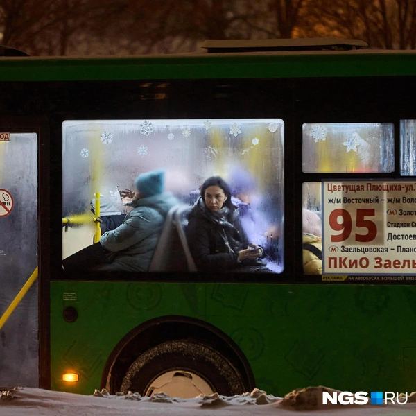 Некоторые автобусы не смогли доехать до конечной  | Источник: Александр Ощепков / NGS.RU