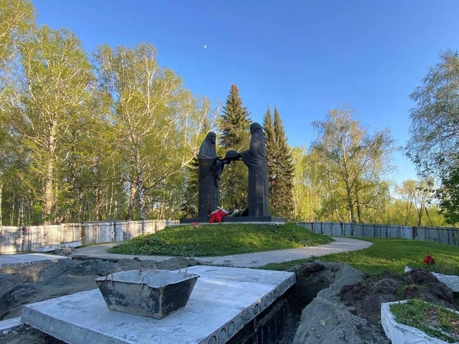 Возле «Скорбящих матерей» сейчас всё выглядит и вправду очень грустно | Источник: СУ СК России по Челябинской области