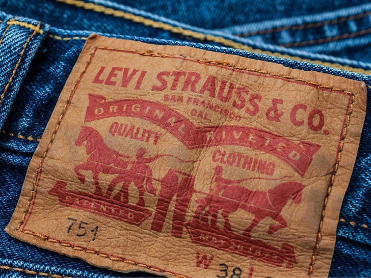 Логотип продукции Levi's