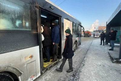 Жители Владивостока жалуются на переполненные автобусы после снегопада