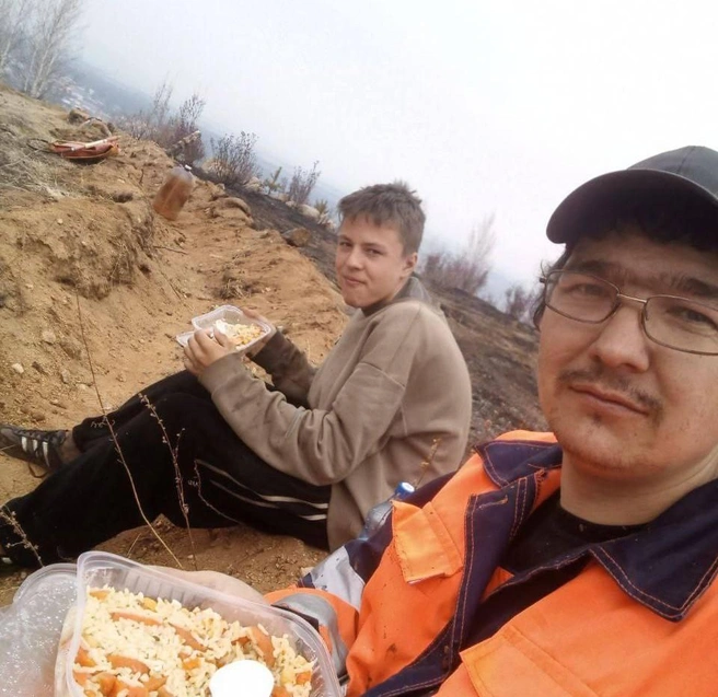 Даниил на отдыхе во время тушений | Источник: личный архив Даниила