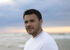 Агаларов признается в любви жене: «Алена, ты мое спасение! Убери тебя, я бы 68 часов домой не приходил»