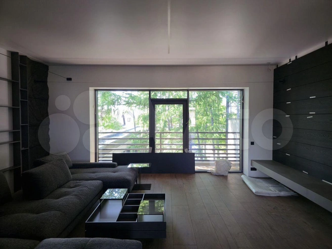 Внутри выполнен дизайнерский ремонт | Источник: avito