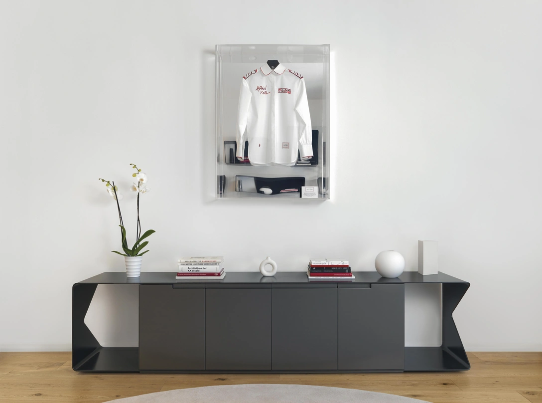 Новая консоль от Karl Lagerfeld Maison | Источник: Karl Lagerfeld Maison