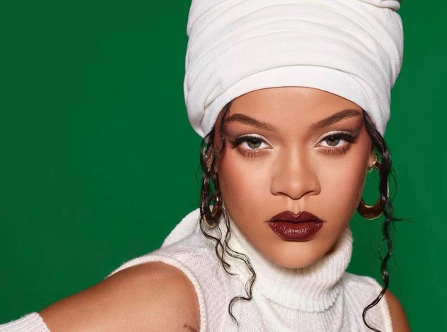 Рианна теперь блондинка