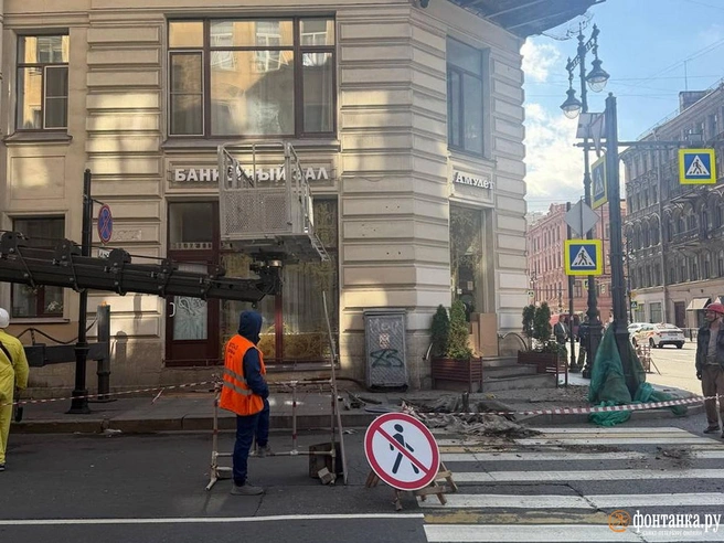 Горожане испугались обрушения балкона в центре Петербурга | Источник: читатель «Фонтанки»