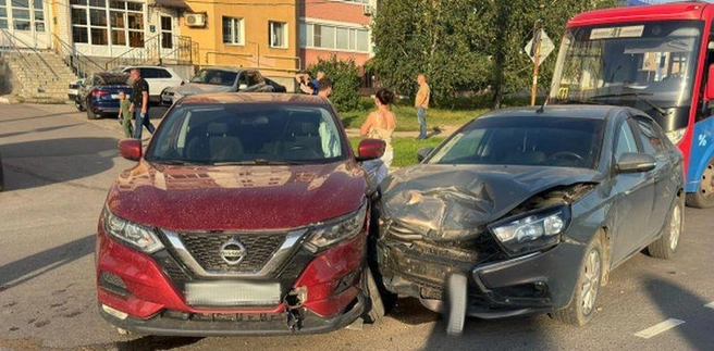 «Веста» пострадала больше иномарки | Источник: УМВД по Рязанской области
