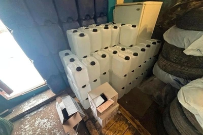 В Рязани изъяли 930 литров поддельного самогона