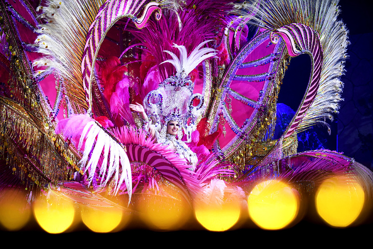 Пой, танцуй, люби: как проходит ежегодный карнавал на Тенерифе
