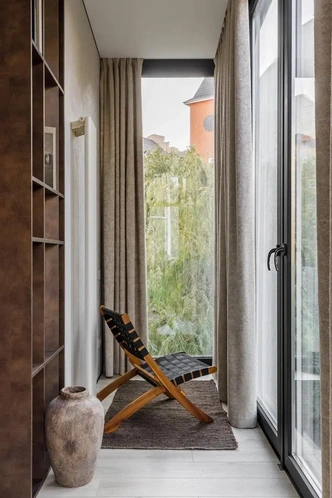 Кресло, Студия Винтажных предметов. Вазы, Dantone Home. | Источник: Михаил Чекалов; стиль: Екатерина Клее