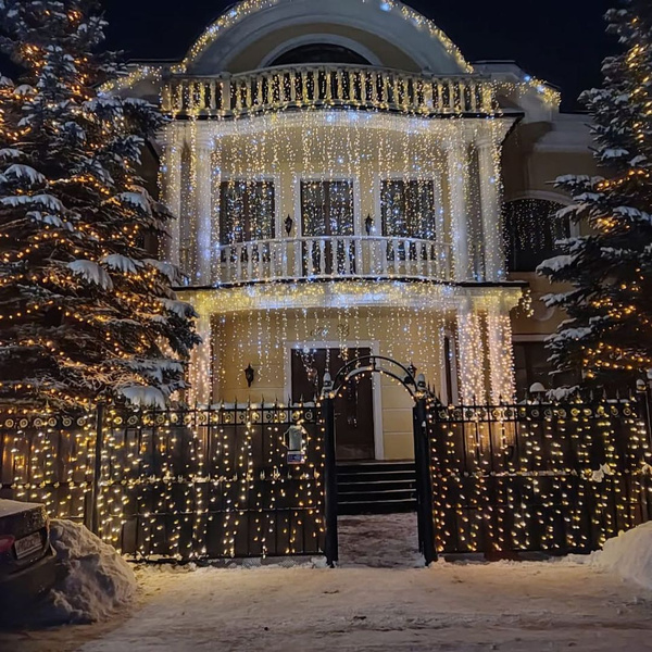 Роскошная елка с нотами у Киркорова и фотогеничная у Лорак: звезды не поскупились на украшение дома к Новому году