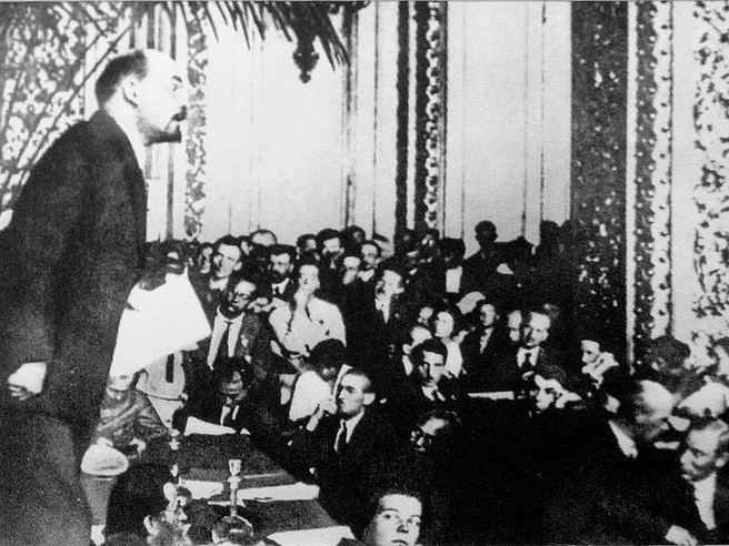 В. И. Ленин выступает на III конгрессе Коммунистического интернационала. 1921 | Источник: Public Domain / wikipedia.org
