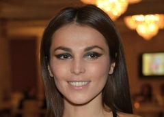 «Зачем говорить, как зовут моего ребенка…»: Сати Казанова о маленькой дочери и идеальном браке с итальянцем