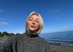 Румяная и довольная Ивлеева поздравила с праздником: «Быть женщиной — это ответственность»