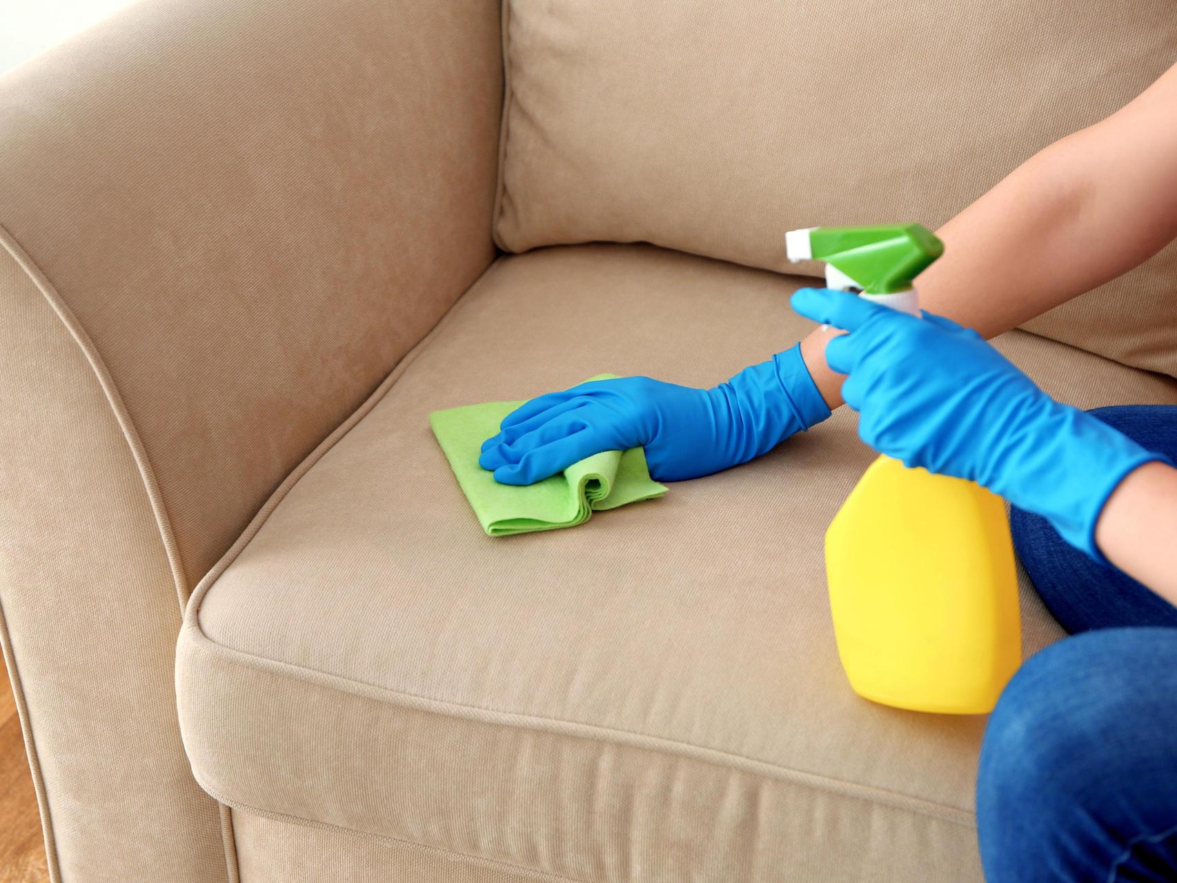 Очистить диван от пятен в домашних условиях без разводов и без потери