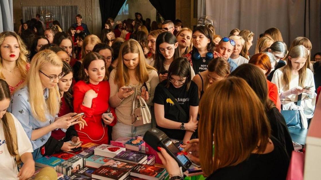 Джейн Остин поколения зумеров и бумеров: как Анна Джейн учит отношениям тех, кто хочет любить?