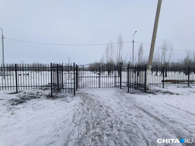 Центральный вход в Парк угольщиков в 2025 году | Источник: Руслан Симушин / CHITA.RU