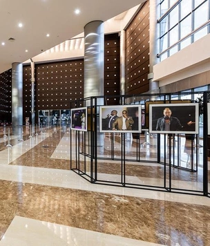 В Crocus City Hall произошла стрельба и валит дым: что известно