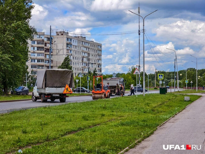 Пока возле улицы Королева начали небольшой ямочный ремонт | Источник: Булат Салихов / UFA1.RU