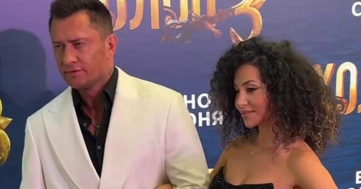 Агния Кузнецова представила нового мужа, Зепюр Прилучная купалась в любви: премьера &laquo;Холоп 3&raquo;