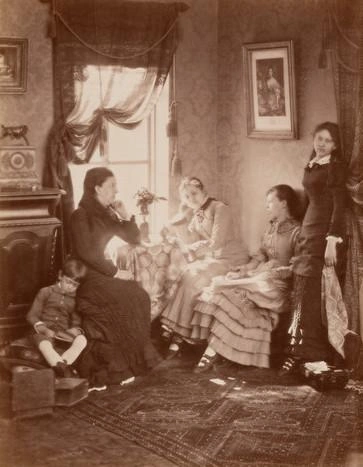 А.&nbsp;Карелин. Семейный портрет в интерьере. 1870-е гг. Из собрания НГИАМЗ | Источник: РОСФОТО