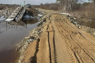 В Шимановском округе восстановили движение по временной дороге