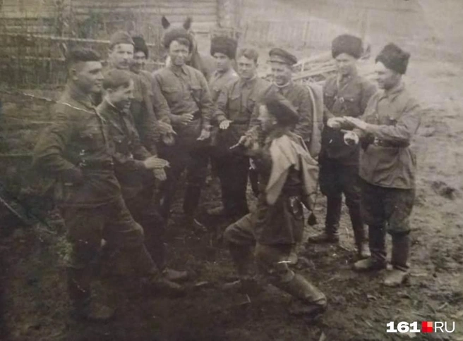 Казаки могли и повеселиться, пока не было боевых действий | Источник: архив семьи Марченко