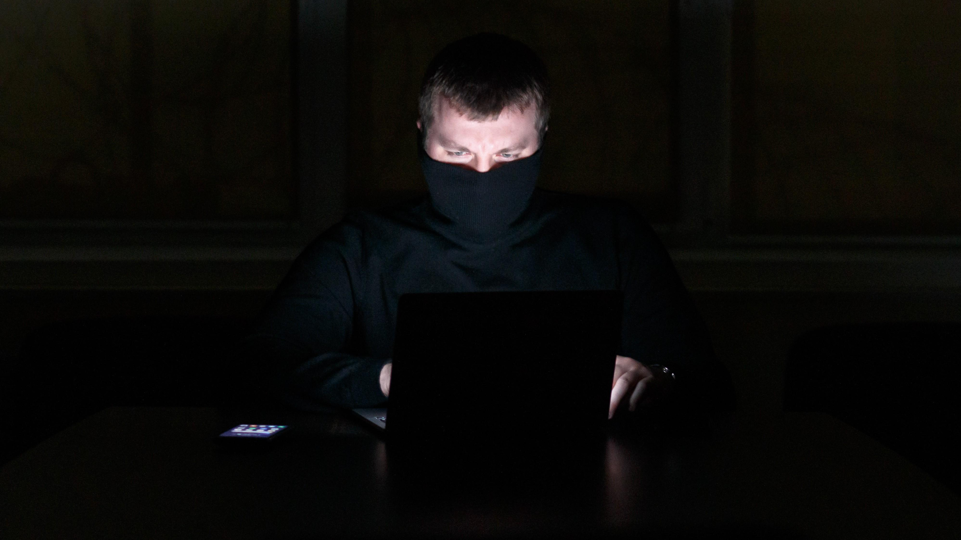 «Не понимаю, за что его ищут»: бывший одногруппник Амина Стигала, объявленного в розыск ФБР, рассказал, что ему известно о молодом человеке