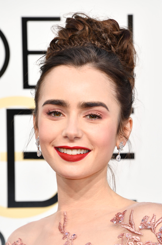 Лили Коллинз