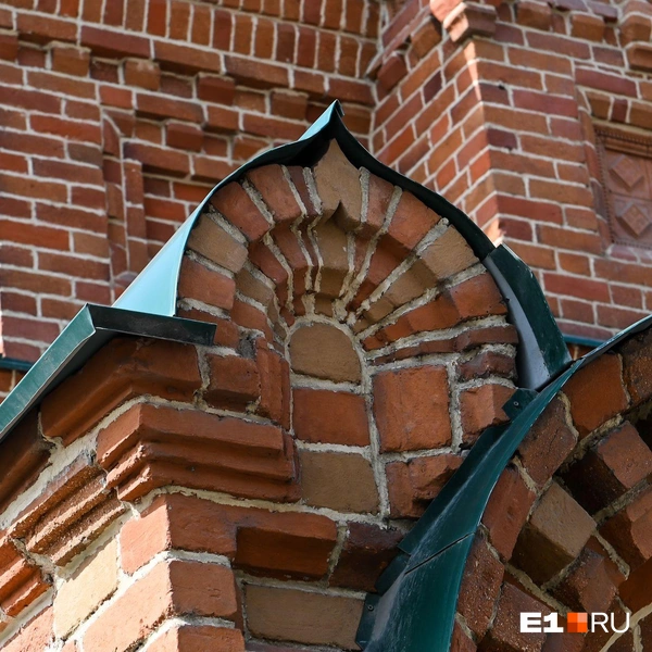 В оригинале металлических стоков не было, но сейчас это более практичное решение | Источник: Дмитрий Емельянов / E1.RU