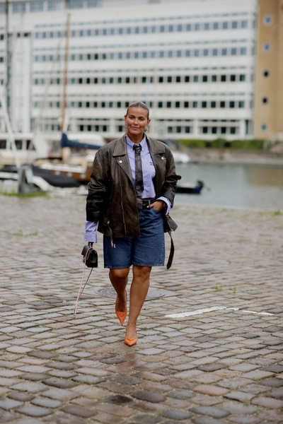 Идеально на осень: 3 стильных стритстайл-образа с рубашкой и галстуком с Недели моды в Копенгагене