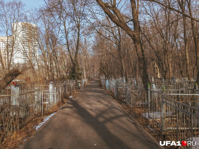 Дороги на кладбище ровные