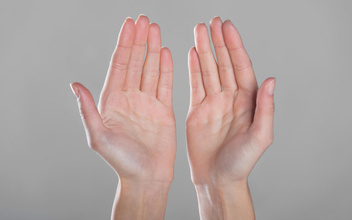 Длина безымянного пальца оказалась связана с темными чертами личности: проверьте себя