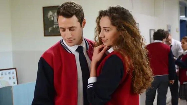 Узнали Гёркем из «Клюквенного шербета» (18+)? | Источник: кадр из сериала «Школьный патруль» (16+), студия ARC Film, реж. Яхъя Саманджы, 2017 год