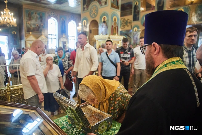 В течение всех дней пребывания в Новосибирске у ковчега будут совершаться молебны | Источник: Александр Ощепков / NGS.RU