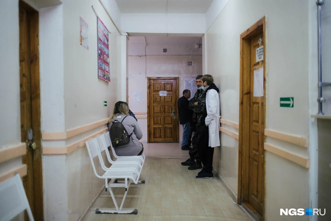 В общей очереди есть шанс заразиться от другого пациента | Источник: Алина Скитович / NGS.RU