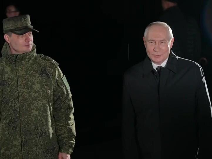 «Все задачи учений решаются с учетом опыта проведения СВО»: Владимир Путин посетил полигон «Чебаркульский» — видео