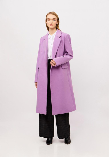 Фиолетовое пальто прямого кроя
