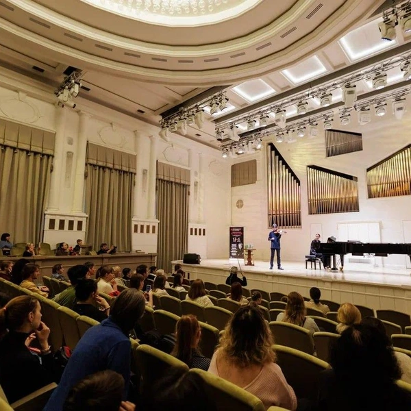 На занятиях у знаменитого маэстро | Источник: Фонд содействия развитию искусств Вадима Репина