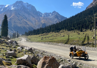 Тернистый путь к вершинам: как покорить Памирский тракт на мотоцикле