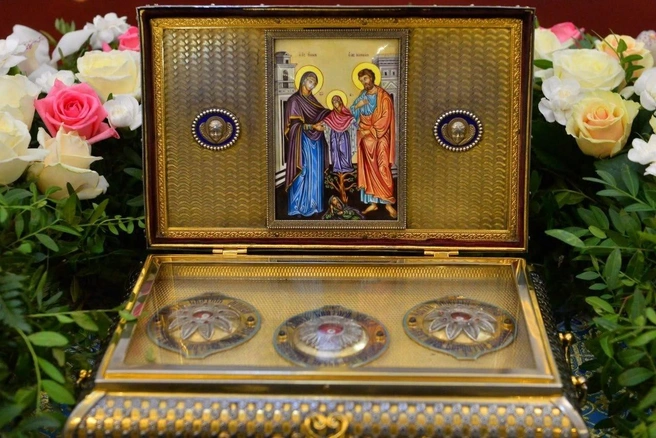 Также оренбуржцы могут приложиться к частицам мощей родителей&nbsp;Богородицы&nbsp;— святых праведных Иоакима и Анны | Источник: Оренбургская епархия / Вконтакте