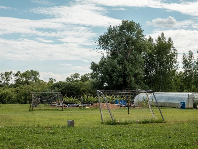 На одном из участков обустроили футбольное поле | Источник: Александр Куренной / 76.RU