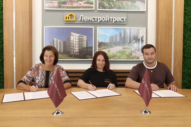 слева направо: генеральный директор «Ленстройтрест» Валерия Малышева, региональный представитель ДПСО «ЛизаАлерт» в Санкт-Петербурге и Ленинградской области Евгения Цинклер, генеральный директор УК «ЖИВИ-ЮГ» Родион Ротарь | Источник: ГК «Ленстройтрест»