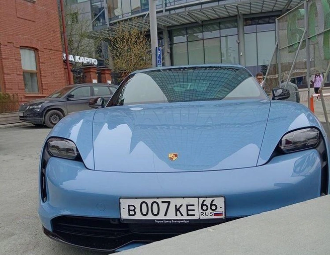 За рулем этого роскошного Porsche часто видели Сергея Красуцкого | Источник: Nomerogram.ru